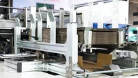 Volledig automatische fruitcompacte zelfvergrendelende tray-erector machine voor het maken van vouwbare kartonnen bananenverpakkingen