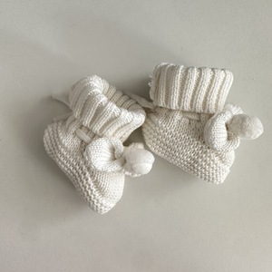 Set in Maglia di Cotone Organico per Neonati OEM, 5 Pezzi: Maglione, Cappello, Pantaloni, Culotte, Scarpine, Completo Crema Certificato CPC - Product Image 5