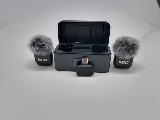 M3 AI Noise Cancelling 2.4G Wireless C Portable Lavalier Microphone 24H Charging Case Omnidirectional 24bit 48kHz 100m