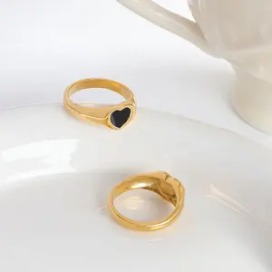 MICCI Cincin Hati Kecil Baja Tahan Karat Emas 18K Wanita Pelajar Wanita Memakai Cincin Hati Kecil Cangkang Resin Hitam untuk Wanita