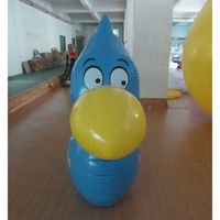 Poupée gonflable personnalisée en PVC de 2,5 mH, canard bleu de dessin animé, avec une résistance à l'eau durable. Jouets pour enfants, poupée, équipement publicitaire