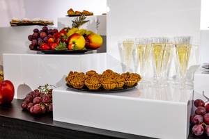 Espositore <span class=keywords><strong>per</strong></span> Buffet in Acrilico Personalizzato, Alzate Bianche in Acrilico <span class=keywords><strong>per</strong></span> Catering e Presentazione Cibo - Product Image 2