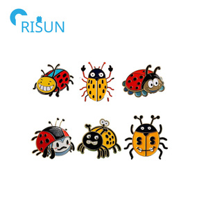 Épinglette coccinelle en émail personnalisée logo personnalisé coccinelle insecte volant <span class=keywords><strong>jardin</strong></span> coccinelle épingle en émail épingles coccinelle broche insigne animal - Product Image 1