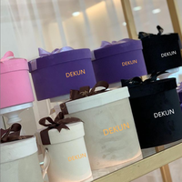 Boîtes Cylindriques Rondes de Luxe en Velours Doux et Daim Beige Gris pour Fleurs, Boîtes à Chapeau en Carton pour Roses avec Logo Personnalisé