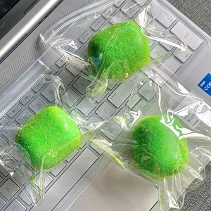 Nouveau jouet créatif anti-stress en TPR de 6 cm en forme de kiwi en fourrure simulée pour enfants et adultes, souvenir pour une ambiance détendue - Product Image 2