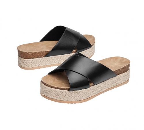 El calzado de yute y rafia (de firmas como Stradivarius y Zara) vestirá  nuestros pies durante los meses de primavera y verano