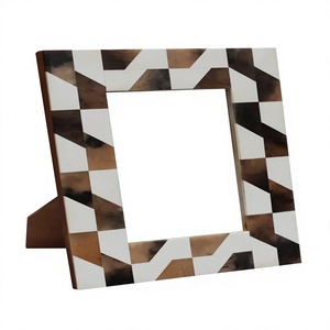 Cadre photo rectangulaire moderne en bois et ossement imprimé motif géométrique bleu et blanc, support de présentation pour la décoration intérieure - Product Image 5