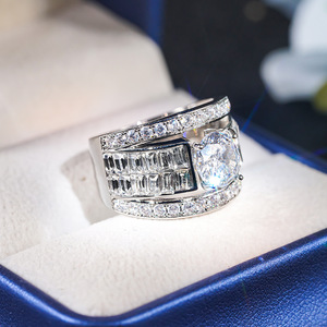 Anello di Diamanti T0408 per Donna, Taglio Brillante Rotondo, Diamante Naturale con Pietre Laterali a Baguette, Stile Classico per Fidanzamento - Product Image 6