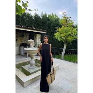 ชุดเดรสยาวทรงบอลกาวน์สีดำสไตล์วินเทจ แบรนด์อิโลน่า ทรงหลวม สายเดี่ยวแบบสปาเก็ตตี้ คอสูงแบบผูก สายคล้องคอแบบไม่สมมาตร แต่งขนสัตว์ธรรมชาติ ลายพิมพ์สตรีทแม็กซี่ - Product Image 3