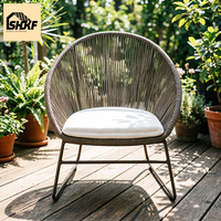 Ensemble de chaises longues en rotin pour patio, dossier incurvé tressé, structure métallique robuste, sièges d'extérieur pour villa, cour, hôtel, espaces de jardin