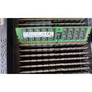 Módulo de Memoria DDR4 32G 2RX4 PC4-2133P-REG ECC M393A4K40BB0-CPB0Q - Product Image 2
