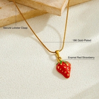 Vergulde roestvrijstalen aardbeienhanger ketting oorringen sieradenset emaille dames schattig fruit