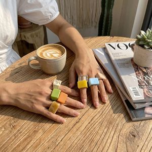 Bague artistique en résine Qijun, tendance, couleur vent froid, géométrie, <span class=keywords><strong>joker</strong></span>, forme irrégulière, pour femme - Product Image 1