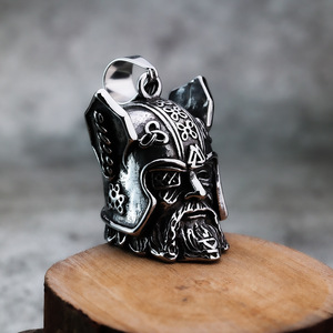 Pendentif Viking Odin en acier inoxydable, forme visage, bijou thématique, cadeau - Product Image 2