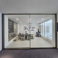 Portes coulissantes en verre pliantes en aluminium ultra-minces, résistantes aux ouragans, sans rail ; Portes coulissantes en verre trempé pour chambres à coucher