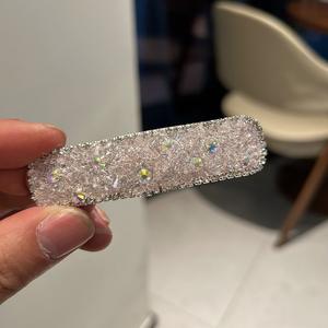 Venta al por mayor Popular Simple Rhinestone Pinza <span class=keywords><strong>de</strong></span> Pelo Color Sólido Brillante Una Palabra Horquilla Niñas Moda <span class=keywords><strong>Flequillo</strong></span> Horquillas BB Clips - Product Image 4