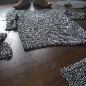 Cota de malla de aluminio remachada en calibre 16, tamaño de anillo de 10 mm, en anodizado blanco, precio al por mayor - Product Image 1