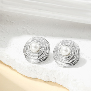 Pendientes de <span class=keywords><strong>Perlas</strong></span> Redondas Geométricas de Moda para Mujer, Pendientes de Acero Inoxidable Chapados en Oro, Joyería Vintage para Fiesta, Venta al por Mayor - Product Image 3