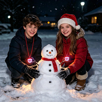Werbegeschenke Weihnachten Rote LED-Perlenkette Santa Schneeflocken-Anhänger ABS UV-Druck Tragbares Geschenk für Partys & Feiertage