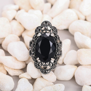 Anello con Design in Pizzo Floreale Stile Barocco Vintage per Donne - Product Image 3