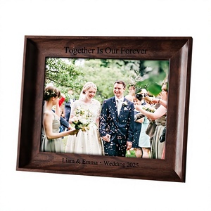 กรอบรูปไม้สลักลายตามสั่ง งานฝีมือจากคาดิม รุ่น KH-7530 สำหรับตั้งโต๊ะ แนวตั้ง เป็นมิตรกับสิ่งแวดล้อม เหมาะสำหรับงานแต่งงานและวันเกิด - Product Image 1