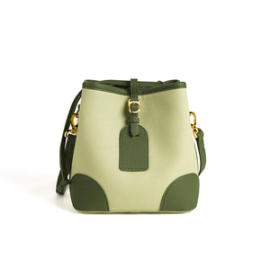 Sac seau tendance en cuir de vachette pleine fleur avec logo personnalisé, fermeture à cordon, portable, en polyester, pour femme, à porter à l'épaule ou en bandoulière - Product Image 2