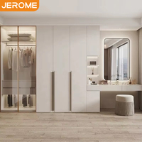Armario de dormitorio principal de diseño moderno personalizado, muebles de armario, sistema de armario empotrado de madera blanca con tocador
