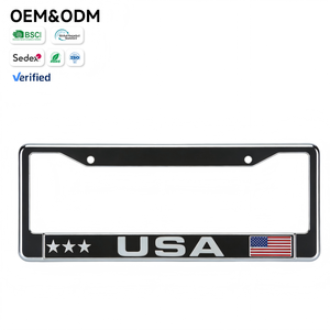 Cadre de plaque d'immatriculation personnalisé pour les États-Unis - Cadre en métal noir avec garniture chromée et drapeau américain pour les passionnés de voitures patriotiques - Product Image 1