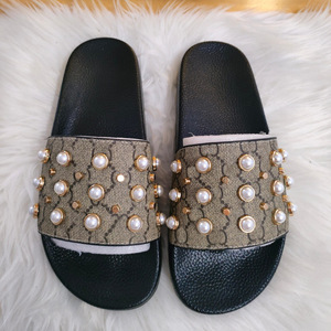 Nouvelles Sandales Décontractées Premium 2026 à Monogramme et Perles Marron, Ornées de Faux Perles - Product Image 1