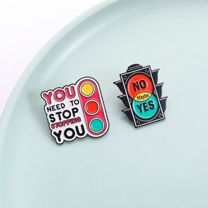 Épingles en émail Feu de signalisation Jaune Rouge Vert Non <span class=keywords><strong>Peut</strong></span>-être Oui Vous devez arrêter Vous arrêteriez de vous arrêter si vous n'arrêtiez pas Broche Badge de revers Bijoux Cadeaux - Product Image 1