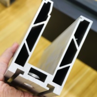 Système de balustrade en verre sans cadre avec profilés en aluminium pour balcon, terrasse et sécurité extérieure