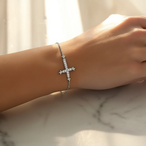 สร้อยข้อมือ Amy Amy Cross เงินแท้ 925 ประดับเพชรเซอร์โคเนีย ดีไซน์แบบช่องใส่เพชร เครื่องประดับสำหรับผู้หญิงคริสเตียน สวมใส่ได้ทุกวัน - Product Image 2