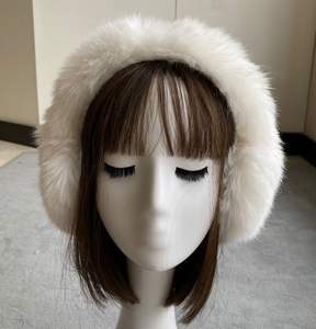 थोक आउटडोर फ़्लफ़ी नकली फर इयरफ़्लैप नरम कान वार्मर कस्टम लोगो इयर मफ्स प्यारा आलीशान महिला नकली खरगोश फर इयरमफ्स शीतकालीन - Product Image 3