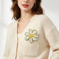 Patch brodé fleur 3D multicolore en mohair, motif marguerite, fait main au crochet, à coudre pour chapeau, vêtement, sac et décoration artisanale – Vente en gros