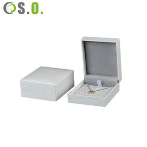 Caja de Joyería Blanca de Alta Gama con Logotipo Personalizado, Caja de Anillos de Papel Imitación Cuero, Caja de Joyería para Pendientes, Pulseras y Collares para Boda - Product Image 6