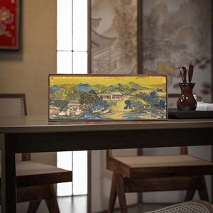 “周英的‘骑马’黄铜桌面摆件，具有新中式风格，非常适合装饰办公室和学习桌。” - Product Image 1