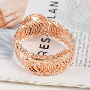 Une version coréenne d'une montre-bracelet à quartz sertie de diamants, élégante et polyvalente, pour femmes, de luxe léger. - Product Image 5