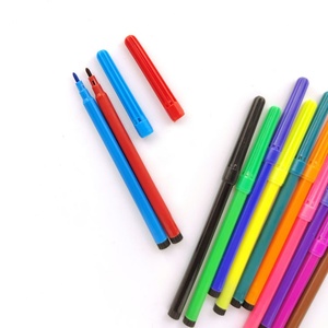 Vente d'usine : Marqueur peinture classique 12 couleurs, stylo marqueur artistique fineliner, pinceau aquarelle pour enfants - Product Image 4