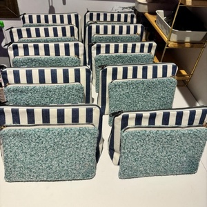 Trousse de maquillage en coton à rayures pour femmes bon marché avec fermeture à glissière et logo personnalisé - Product Image 4