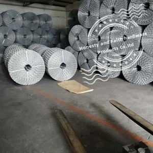 Malla de Alambre Soldada con Contrapeso para Tuberías, Recubrimiento de Tuberías Galvanizado por Inmersión en Caliente, Refuerzo para Petróleo y Gas - Product Image 3