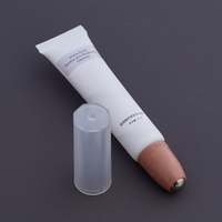 Tube cosmétique roll-on en gros avec applicateur à bille métallique et capuchon octogonal translucide, tube souple blanc imprimé sur mesure