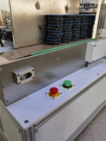 Máquina Automática de Estampagem a Quente com Disco de Moagem de Água para Logotipos e Números, Equipamento de Gravação em Relevo com Alimentação Automática de Folha de Duas Cores
