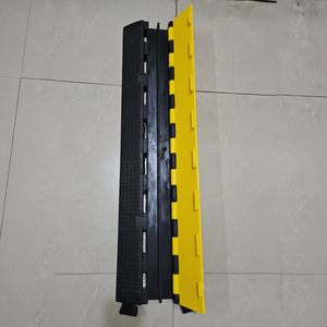 Protecteur de câble EMCO à 2 canaux Taille 900mm X 250mm X 32mm Ralentisseurs - Product Image 1