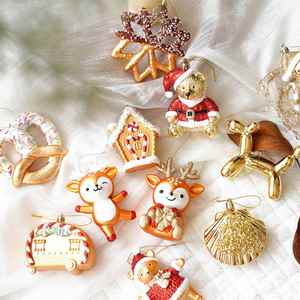 Adornos Navideños: Mini Colgantes de Perro Globo, Dijes de Casa de Copo de Nieve, Pequeños Adornos, Accesorios de Decoración para Árbol y Corona - Plástico - Product Image 3