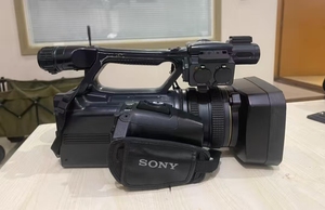 Caméra vidéo professionnelle Sony HDR-AX2000E HD à succès – Modèle AX200E - Product Image 2