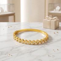 Bracelet jonc articulé en acier inoxydable 316L avec maillons en forme de cœur, plaqué or 18 carats, ton argent, zircone cubique, bracelet géométrique tendance unisexe