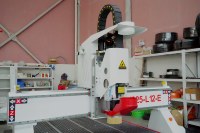 Centro de Mecanizado CNC Industrial para Madera 1500x3000mm 9kW con Husillo ATC, Controlador Syntec, Mesa de Vacío y Magazín de 12 Herramientas