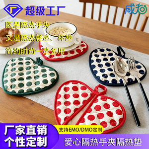 ถุงมือกันความร้อนรูปหัวใจ ลายจุด สำหรับใช้กับเตาอบ - Product Image 5