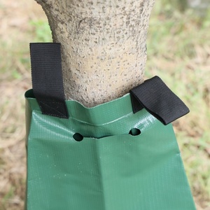 Paquete de 12 Bolsas de Riego Lento para Árboles - Bolsas de Riego Automático por Goteo con Cierre de 20 Galones para Árboles Recién Plantados y Trasplantados - Product Image 6