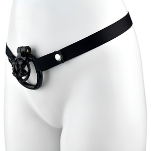 อุปกรณ์ล็อคความบริสุทธิ์ชาย สีดำ ยี่ห้อ FRRK พร้อมเข็มขัด สำหรับ BDSM บอนด์เดจ  ล็อคองคชาต อุปกรณ์ล็อคความบริสุทธิ์ชาย ของเล่นทางเพศสำหรับผู้ใหญ่ 18+ - Product Image 1